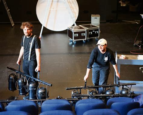 Techniscéniste le couteau suisse du spectacle Cité des métiers du