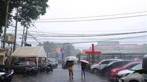 BREAKING NEWS Manado Dilanda Hujan Dan Angin Siang Ini BMKG