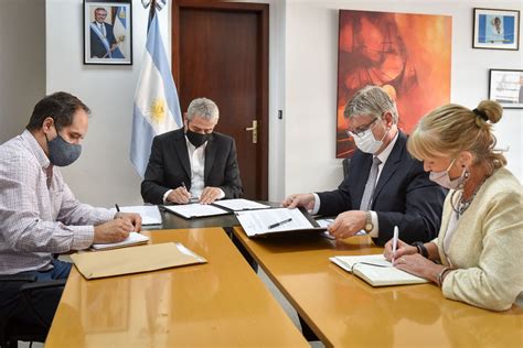 Ferraresi Y Ziliotto Firmaron Convenios Para La Construcci N De