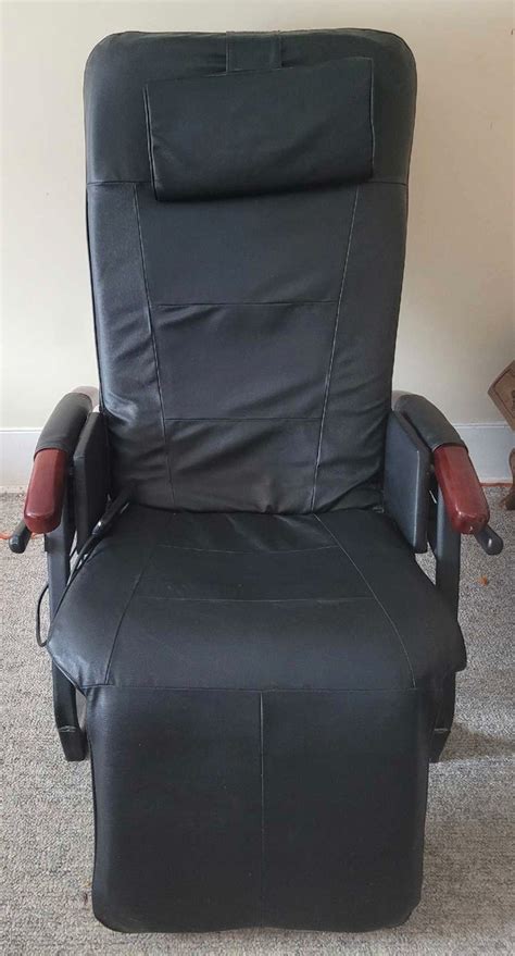 Leather heated massage chair | Chairs & Recliners | Ottawa | Kijiji