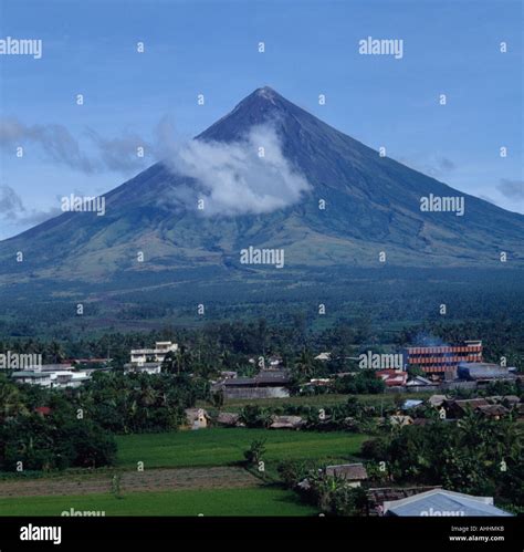 PHILIPPINES Southeast Asia Luzon Island Legaspi Mayon volcano with ...