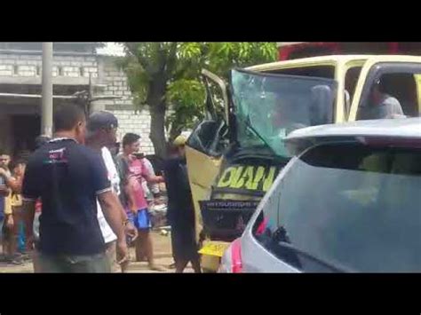 Truck Lombok Vs Tronton Di Jln Raya Bojonegoro Babat Desa Margomulyo