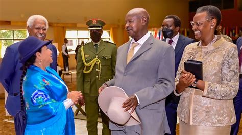 Museveni Welcomes World Leaders With A Handshake At Munyonyo Convention