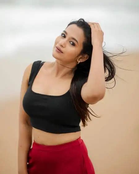 Kaavya Arivumani Top 20 Hot Pics And Photo