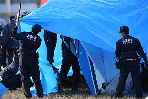 八尾空港：滑走路内で小型機炎上、4人死亡 写真特集912 毎日新聞