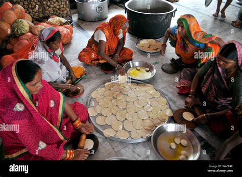 Amarnath Yatra Hi Res Stock Photography And Images Alamy