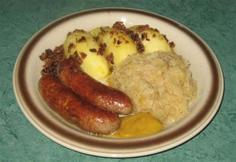 Blut Und Leberwurst Mit Kartoffeln Und Sauerkraut Rezept Kochbar De