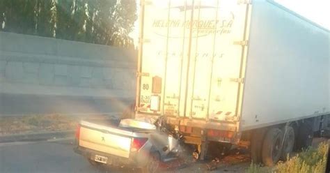 Fatal Accidente En Ruta 22 Una Camioneta Chocó Contra Un Camión Hay