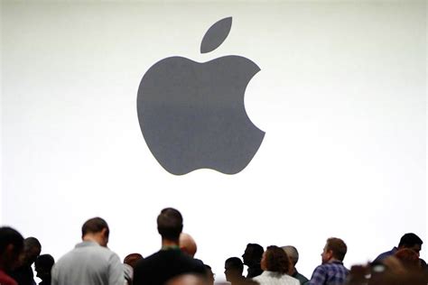 Apple Becomes First Company To Hit 3 Trillion Market Value Then Slips