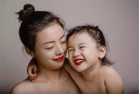 父母給4歲女兒拍了一組裸照，意外走紅網絡，網友：這才是炫富 - 每日頭條