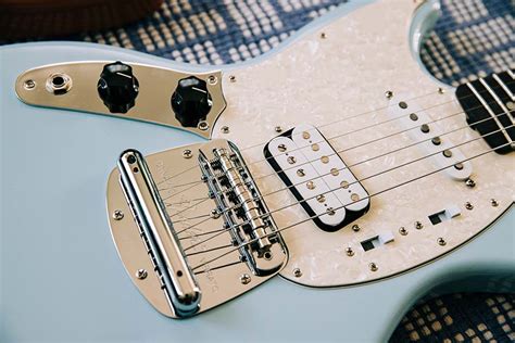 Kurt Cobains Iconic Fender Jag Stang Launches Music Instrument News