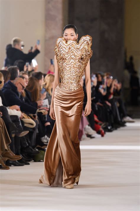 Maison Schiaparelli - Haute Couture SPRING-SUMMER 2023 : 9 / 32 - LOOK 9