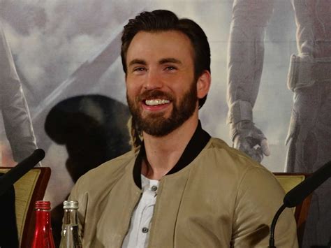 Chris Evans Nsfw Photo Leak Mark Ruffalo React Fans Defend Captain