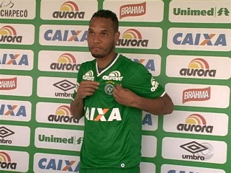 Zagueiro Thiego é apresentado e já participa dos treinos da Chape sc ge