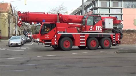 Feuerwehrkran Bf Karlsruhe Fw West Auf Einsatzfahrt Mit Pressluft Youtube