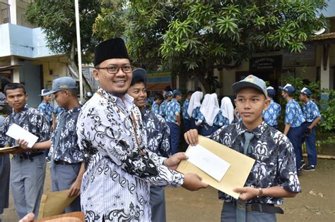 Upacara Memperingati Hari Guru Nasional Dan Hut Pgri Yang Ke 77 Smk