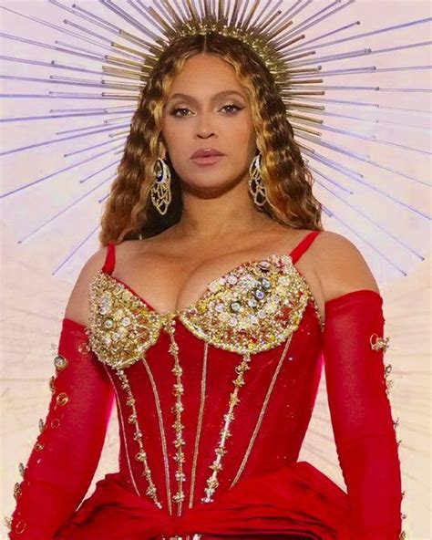 Beyonc Access Fan Account On Twitter Uma Das Diretoras Do Buzzfeed