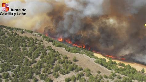 El Voraz Fuego De Burgos Obliga A Desalojar A Los Monjes Del Monasterio