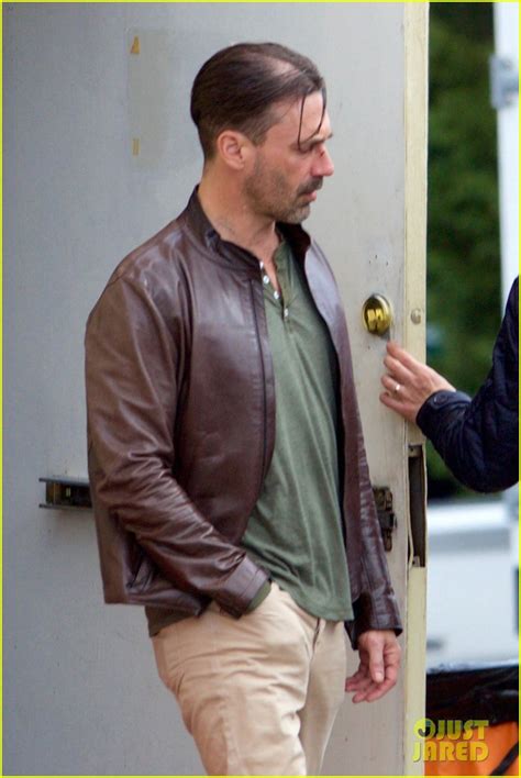 Photo Jon Hamm Shows Off New Haircut While Filming A Movie 22 Photo