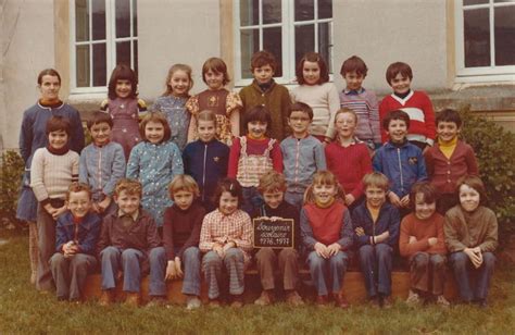 Photo de classe CE1 Saint Sauveur 38 année scolaire 1976 77 de 1977