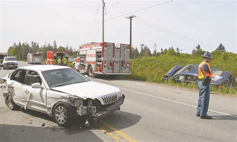 Updated — Minor Injuries Reported After Wreck Of Two Cars Semi Near