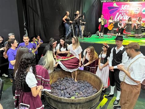 De graça Festa da Uva de Jundiaí tem muitas atrações vinho e boa