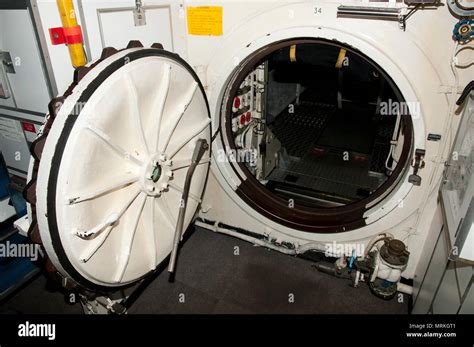 Submarine hatch hi-res stock photography and images - Alamy