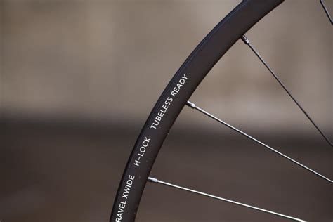 Review Hunt Season Gravel Disc X Wide Wheelset Road Cc