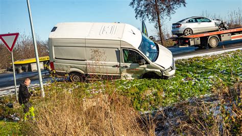 Soest Zwei Verletzte Frontal Unfall Auf Der B Bei Burger King