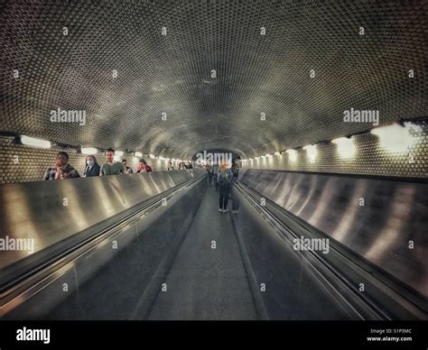 Paris Metro Tunnel Stock Photo Alamy