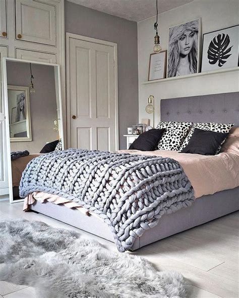 20+ Inspiring Grey Black And White Bedroom Ideas - SWEETYHOMEE