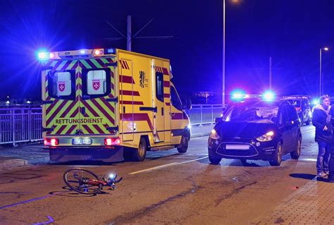 Schwerer Unfall Radfahrer Von Betrunkenem Autofahrer Erfasst