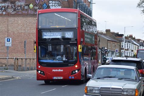 VMH2592 LF19 FXT Uxbridge Belmont Road 27 09 20 Metroline Aaron