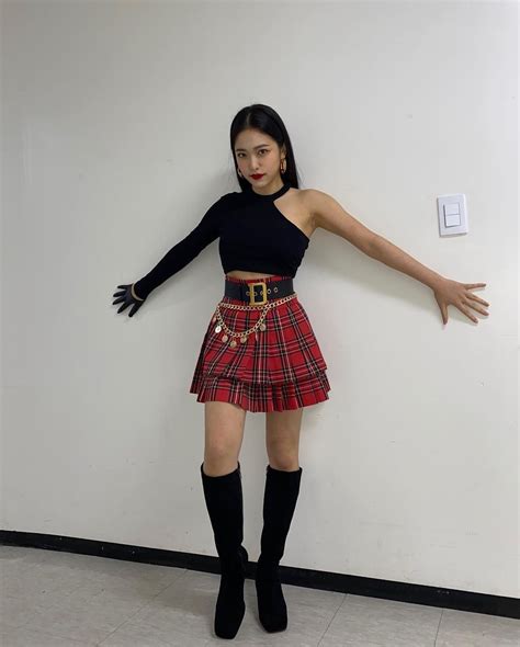 Yeri Instagram Update Yerimiese In 2021 Red Velvet Red Valvet Kpop