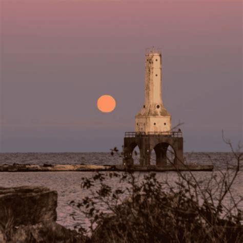 Let's Explore The Port Washington Lighthouse in Wisconsin - Kirsti Out ...