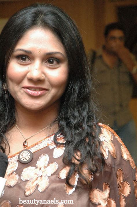 HOT HOT ACTRES Hot Actress Geetha Transperant Saree Stills