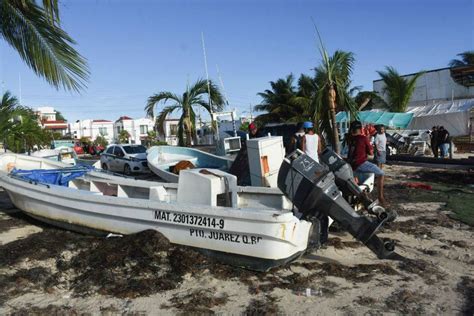 Pescadores De Quintana Roo Sacan Embarcaciones Del Mar Ante Llegada De