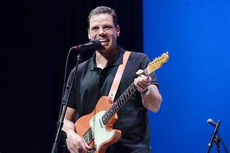 Anybody know what model of Tele Afie is playing here? Really dig the orange finish and rosewood ...