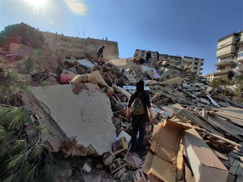 Terremoto Nel Mar Egeo Morti A Smirne Crollo Di Edifici E Un Forte