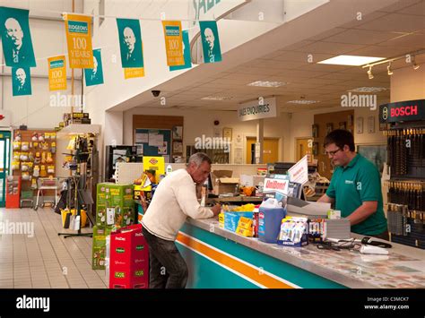 Builders Merchant Hi Res Stock Photography And Images Alamy