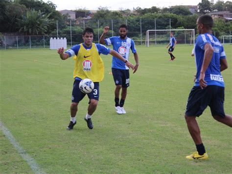 Vida Dura Elenco Do Bahia Trabalha Em Dois Turnos No Fazendão