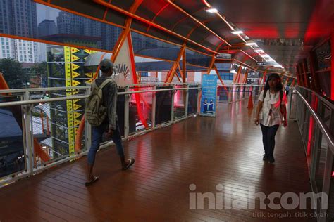 Foto Inilah Skywalk Kebayoran Lama Jpo Terpanjang Di Jakarta