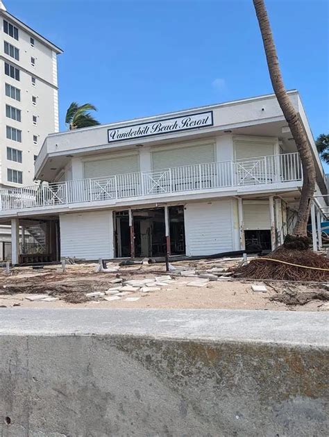 Vanderbilt Beach Naples Storm Surge From Hurricane Ian During And