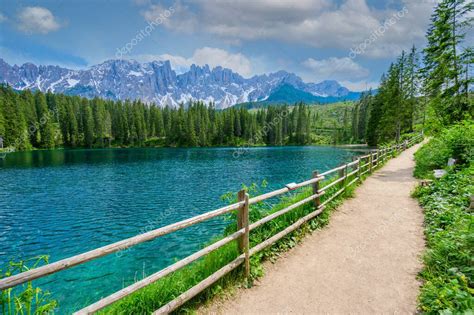 Paisaje Paradis Aco En Karersee Lago Di Carezza Lago Carezza En