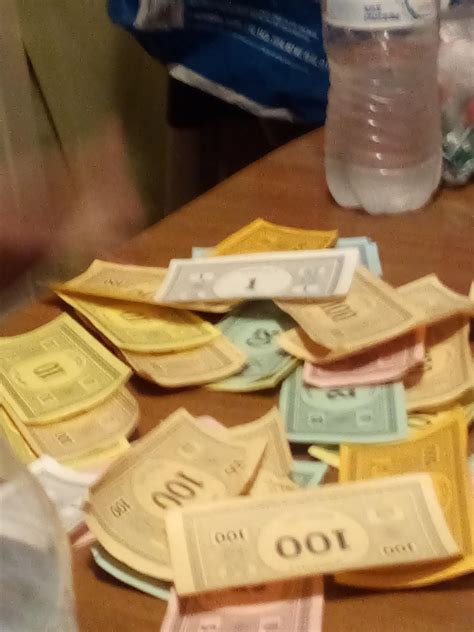 How my sister stacks her Monopoly money : r/mildlyinfuriating