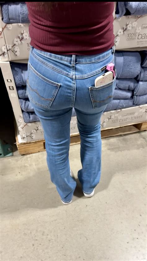 Brunette Costco Worker Packing Her Jeans Just Right OC Tight Jeans Forum