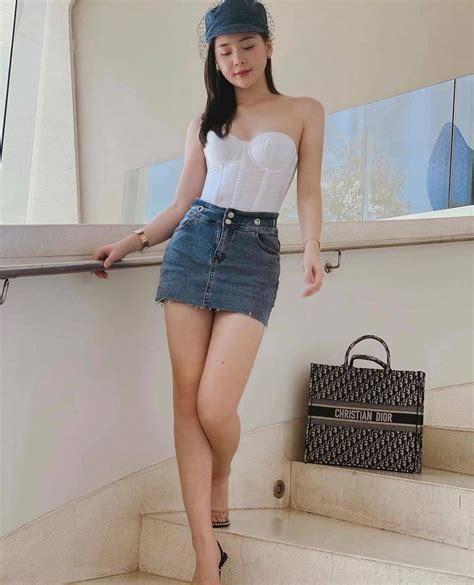Hot girl Cà Mau quyến rũ hết nấc khi mặc áo nịt Phục Hưng đi tất lolita chơi đêm