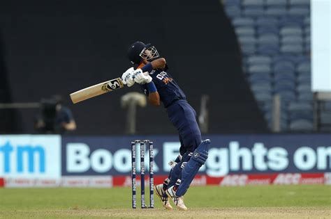 Krunal Pandya Plays The Upper Cut Espncricinfo