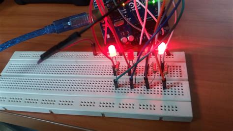 PRÁCTICA 4 CIRCUITO CON ARDUINO LEDS PRENDIDO EN SECUENCIA