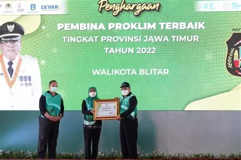 Wali Kota Blitar Raih Penghargaan Pembina Proklim Terbaik Nawacita Post